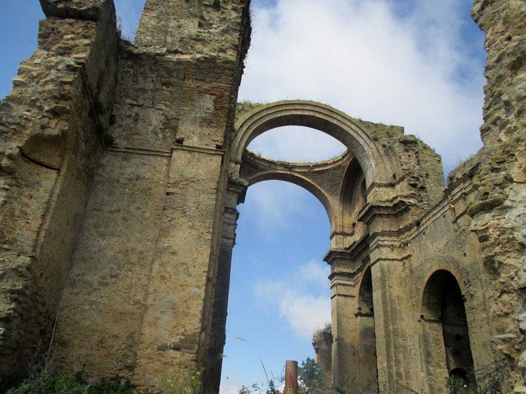 Vacanza Alla Chiesa Diruta Grottole Exterior foto